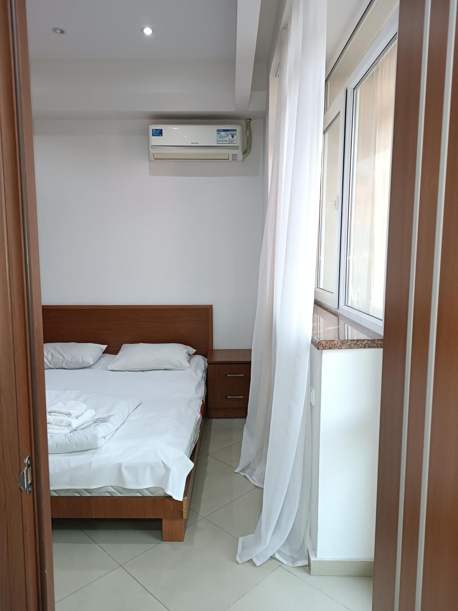 Rent Inn Yerevan On Sakharov Square Ngoại thất bức ảnh